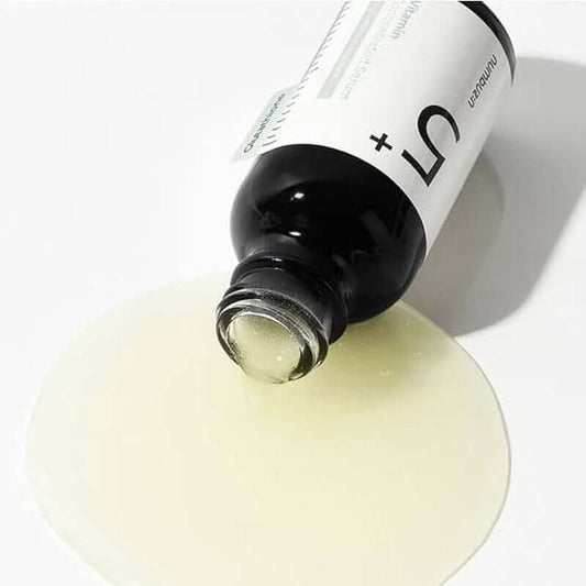 Numbuzin No.5 Vitamin Concentrated Serum 30ml bottle with serum spill, highlighting brightening and radiance benefits.
