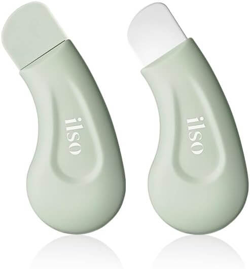 Ilso Deep Clean Master, ergonomic pocket-size cleanser for removing blackheads and skin impurities.