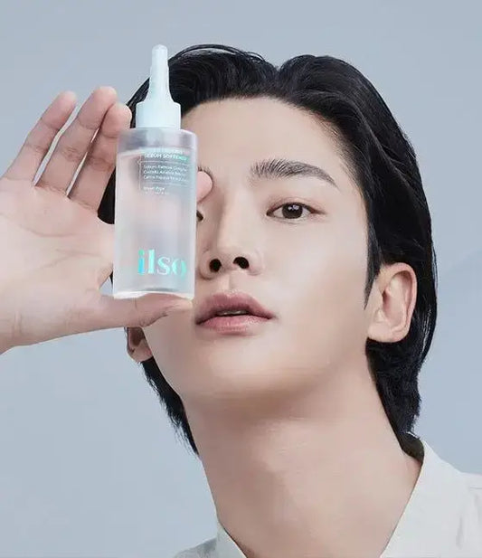 Ilso Super Melting Sebum Softener held by a model, showcasing its innovative sebum-cleansing formula.